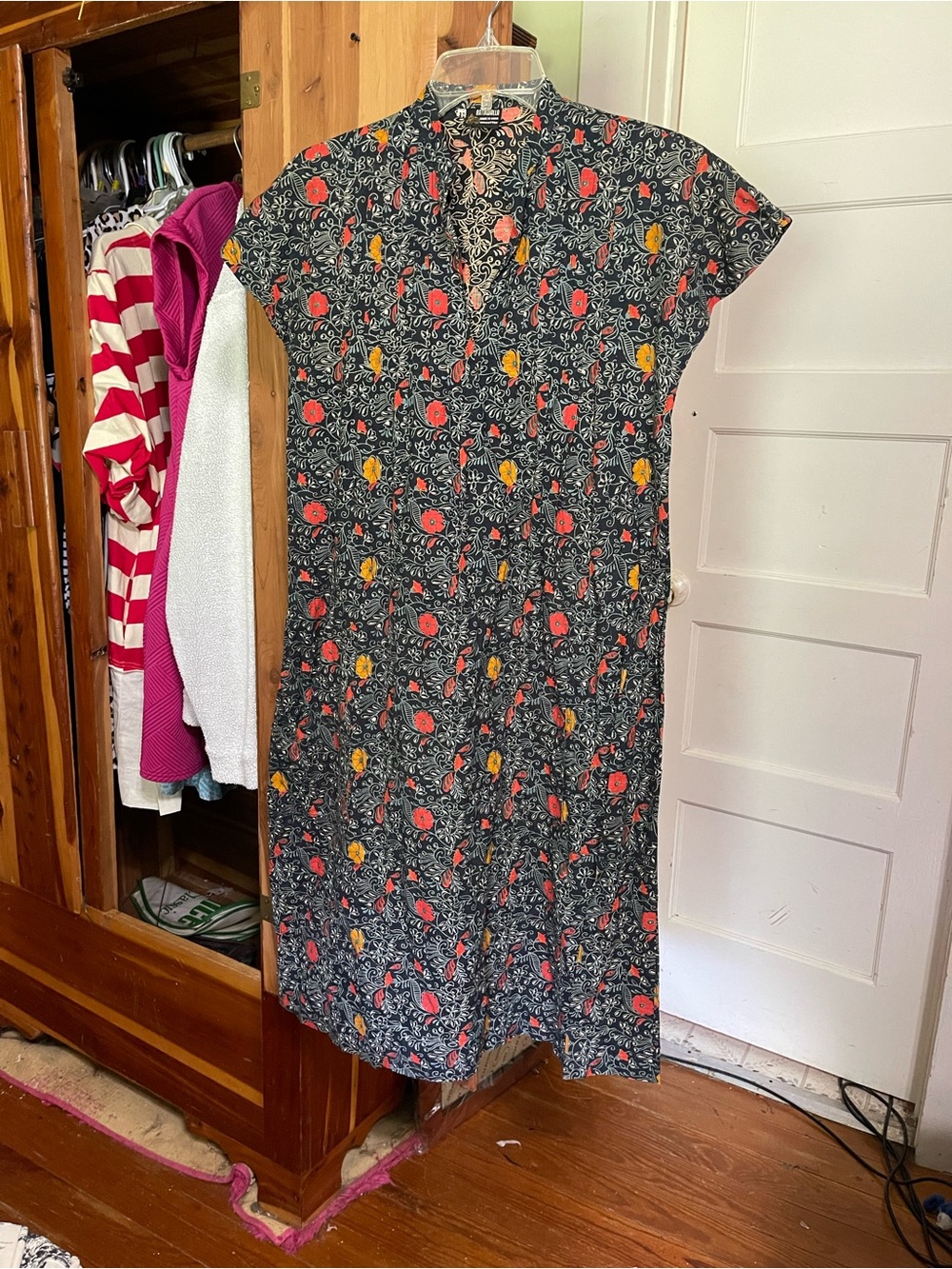 Vintage Floral Short-Sleeve Midi Dress in Black with Red & Yellow Blooms size 10